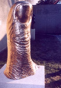 Ce'sars thumb - a bronze sculpture in the Hirshhorn Sculpture Garden, titled "Ce'sars Thumb".