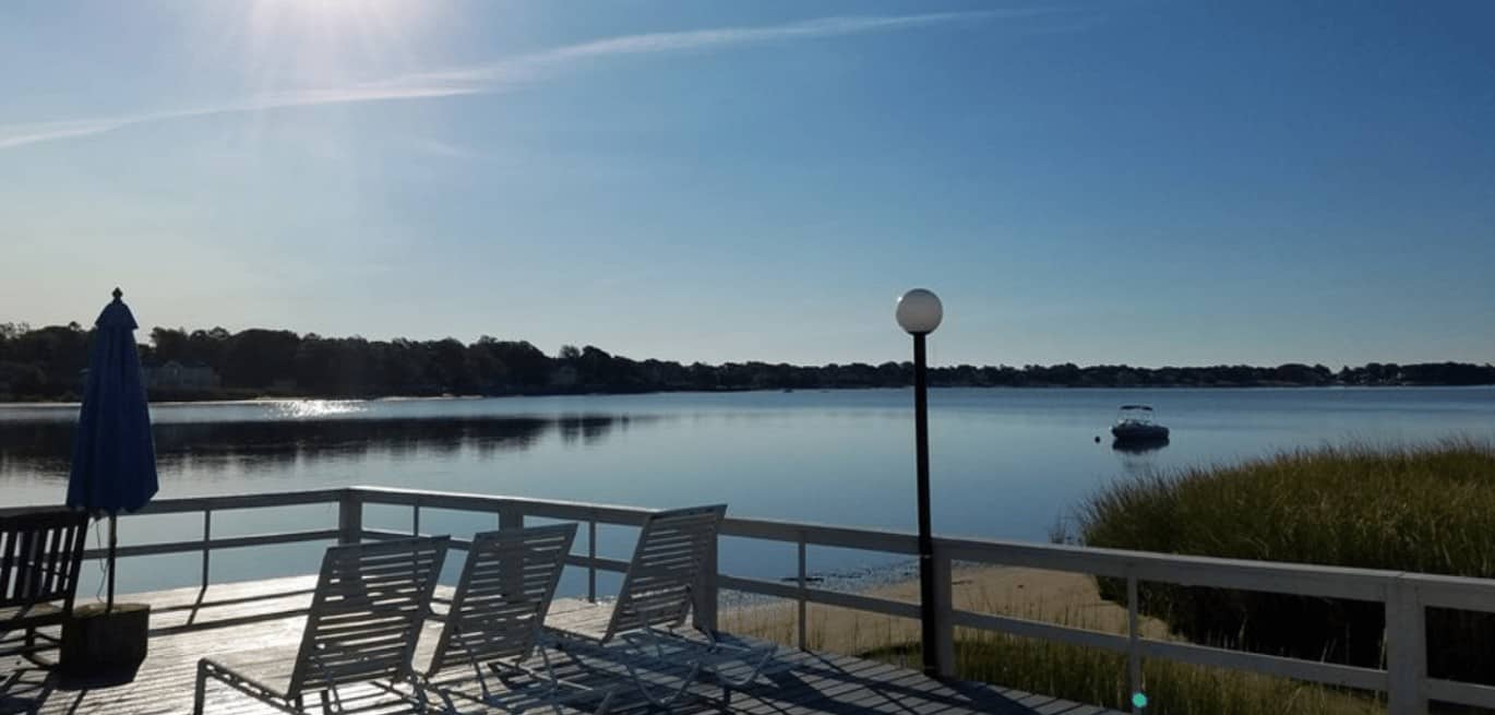 The Bayview Resort in Hampton Bays, NY has inexpensive hotel rooms and great views.