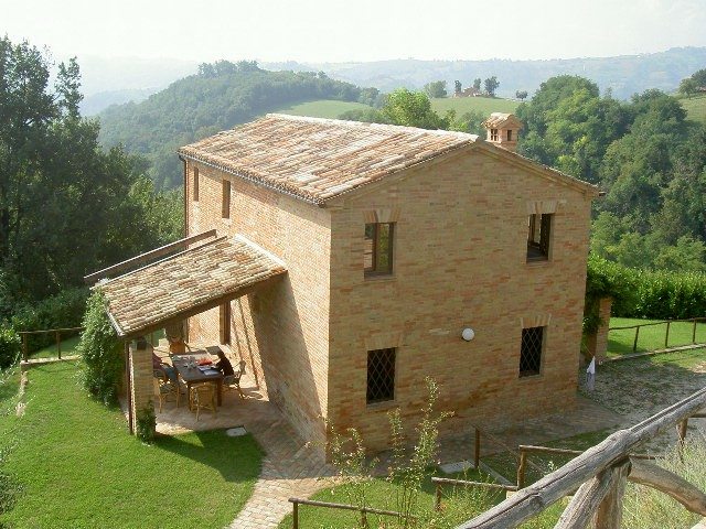 Casa Fontenelle, in Sant'Angelo de Pontana, Le Marche Italy. The perfect vacation rental for two generations. 