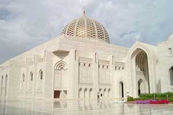 The Grand Mosque in Al Ghubrah, Muscat - photos courtesy of Sue Hutton and OmanVistas.org.uk