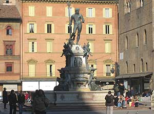 Fontana del Nettuno in the city center of Bologna - photos by Jennifer Kim
