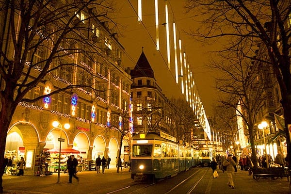 The famous Bahnhofstrasse Decorated for the Holidays. Photo by Sony Stark.