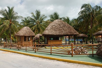 Downtown Isla del Sol, the only village in Cayo Largo 