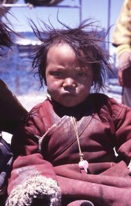 Nomad child in TIbet. photo by Ivan Cooper.