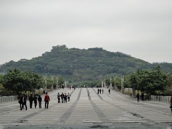 The Lianhua mountain footbridge to the Civic Center.