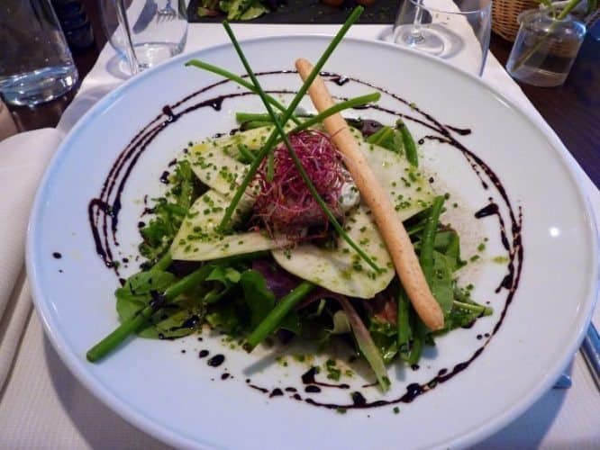 Green salad at a fancy Paris restaurant. Tom Reeves photos.