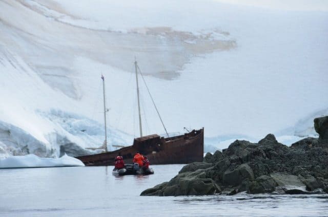 Exploring a shipwreck