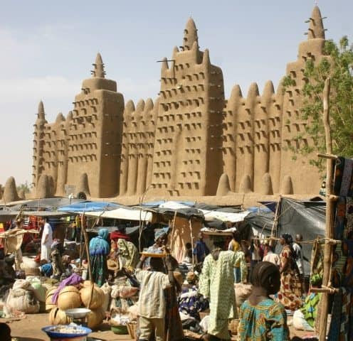 A market in Djenne filled with locals. 