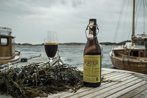Nothing goes with fresh oysters like a local porter! 