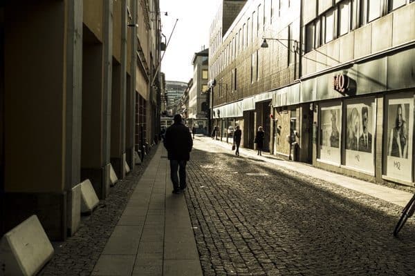  Walking through the streets of downtown Gothenburg. 