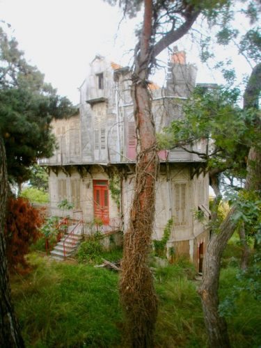 Dilapadated mansion on Buyukada