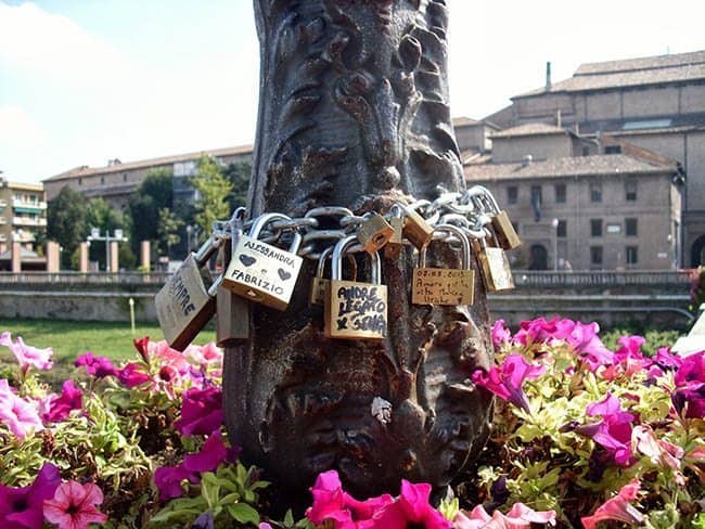 Day trips from Parma. Love locks in the city.