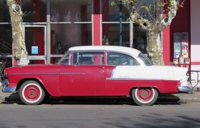 One of many retro cars that drive through Colonia.
