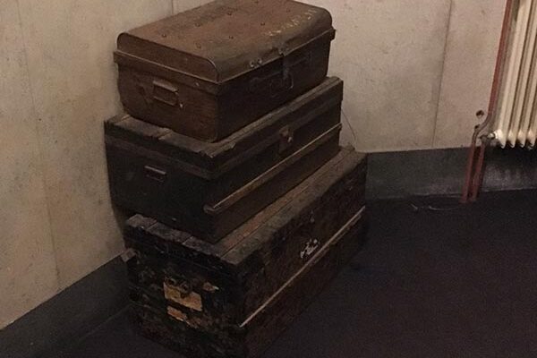 emmigrant suitcases at Hotel New York 1