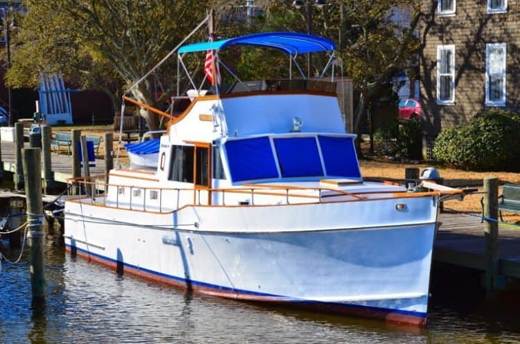 The Starry Night, a yacht for rent where you can spend the night on the water in North Carolina's Outer Banks.The Starry Night, a yacht for rent where you can spend the night on the water in North Carolina's Outer Banks.