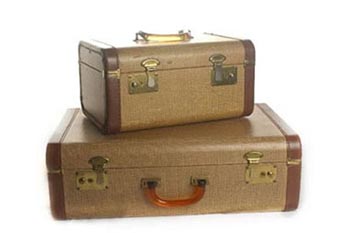 How to clean a vintage suitcase: restoring old suitcases.