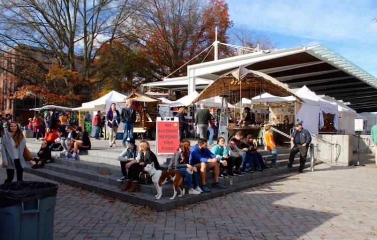 Fun and sun at the Saturday Market