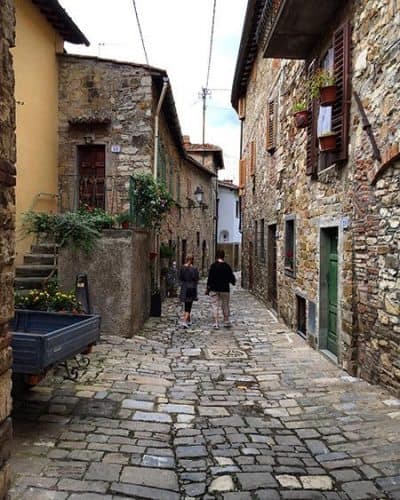 Exploring small towns in Tuscany. Photo by Travel Italian Style.