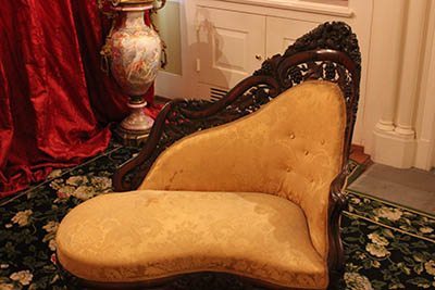 Mary Todd Lincoln's day bed