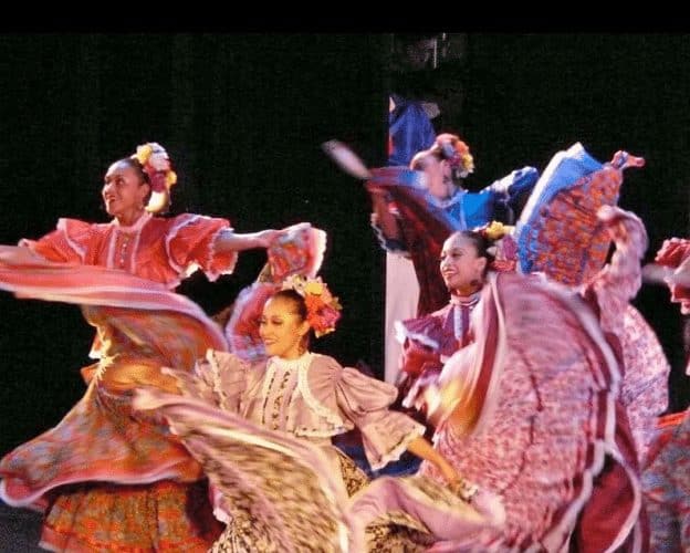 University of Guanajuato's Folkloric Ballet Dick Davis photo.