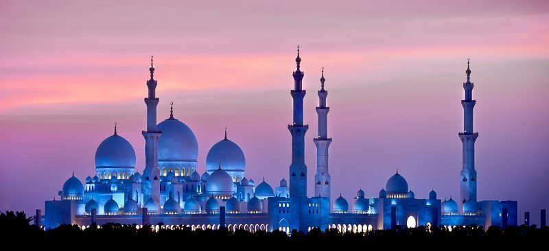 Sheikh Zayed Grand Mosque in Abu Dhabi at night
