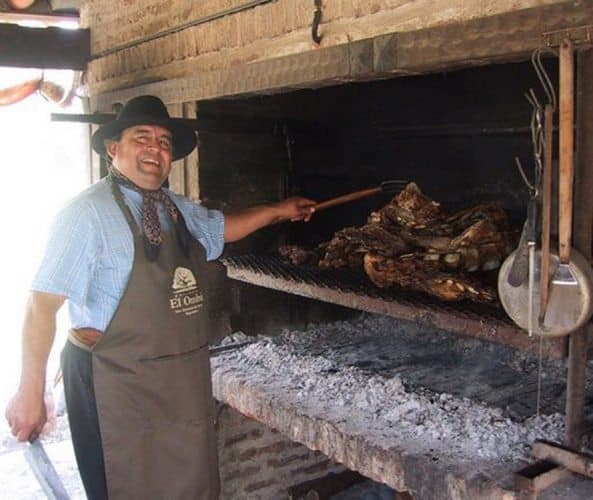 A gaucho preparing asado for guests at El Ombú de Areco. (Photo: El Ombú)