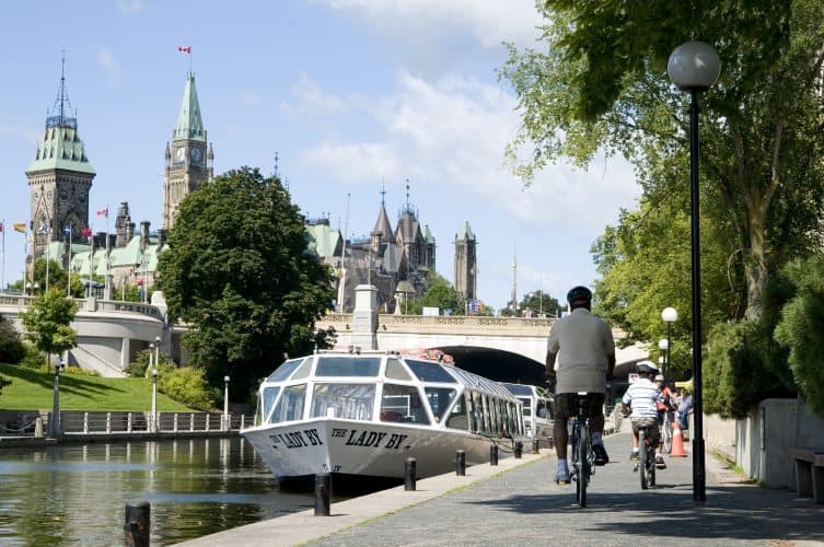 The Rideau Canal is a UNESCO World Heritage Site and offers countless outdoor activities, both on land and on water.