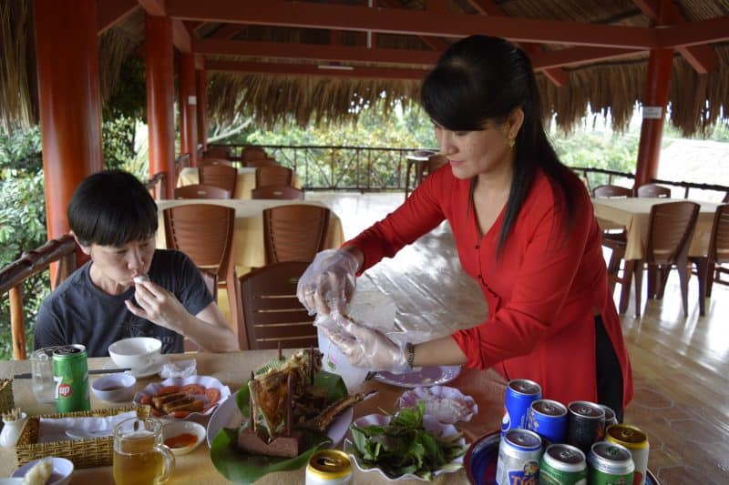 Linh Wraps Fish with Vermicelli in Rice Paper