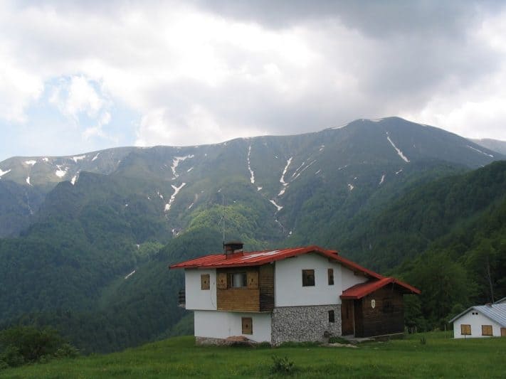 The area around Apriltsi offers modern, clean and comfortable chalets