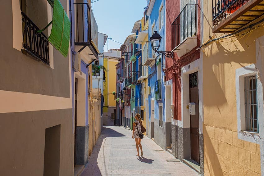  Explore the old town centre "El Barrio" with its narrow alleys and colourful houses.