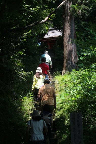 A group of travelers make the hike to see the river views.
