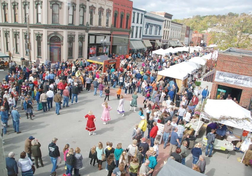 The 50 Miles of Art Festival in Hannibal, MO town center.