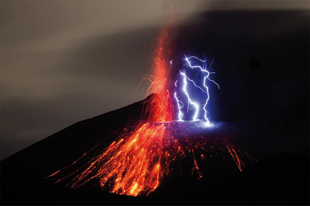 Dirty thunderstorm' at Sakurajima volcano in the south of Japan 