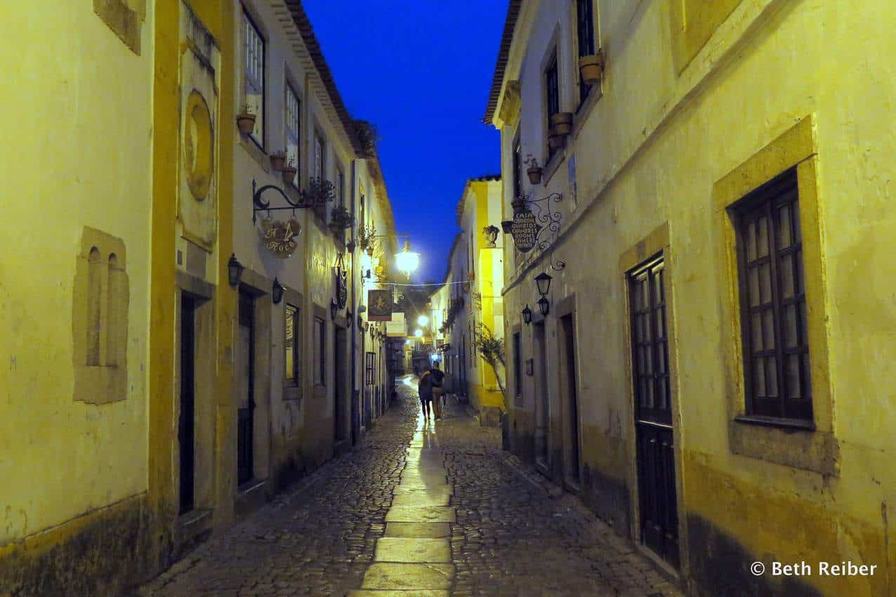 Rua Direita in the evening