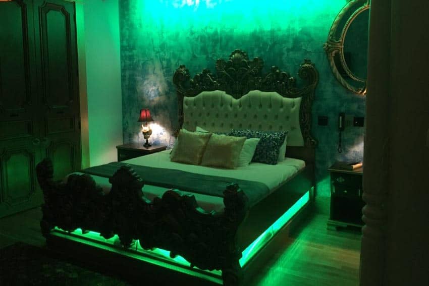 green bedroom haunted