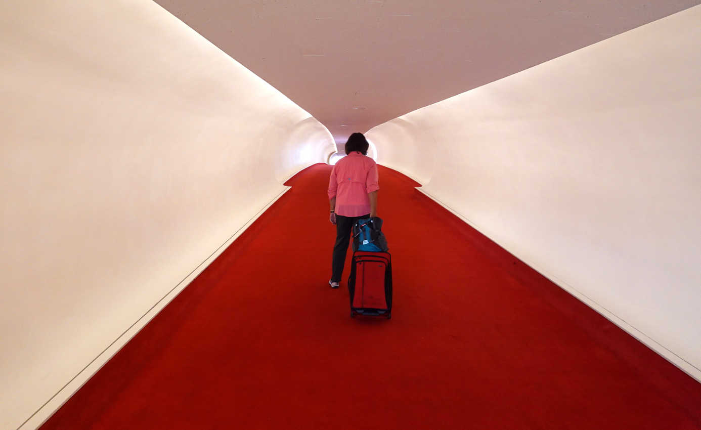 Walking through the original TWA tube to the terminal