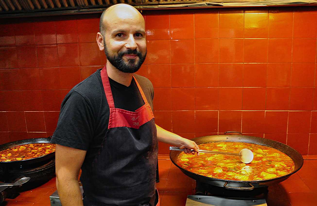 Chef Vicente Marco gave a paella-making demonstration during a shore excursion in Valencia. 