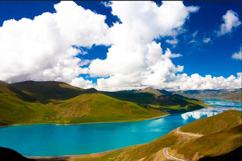 yamdrok lake