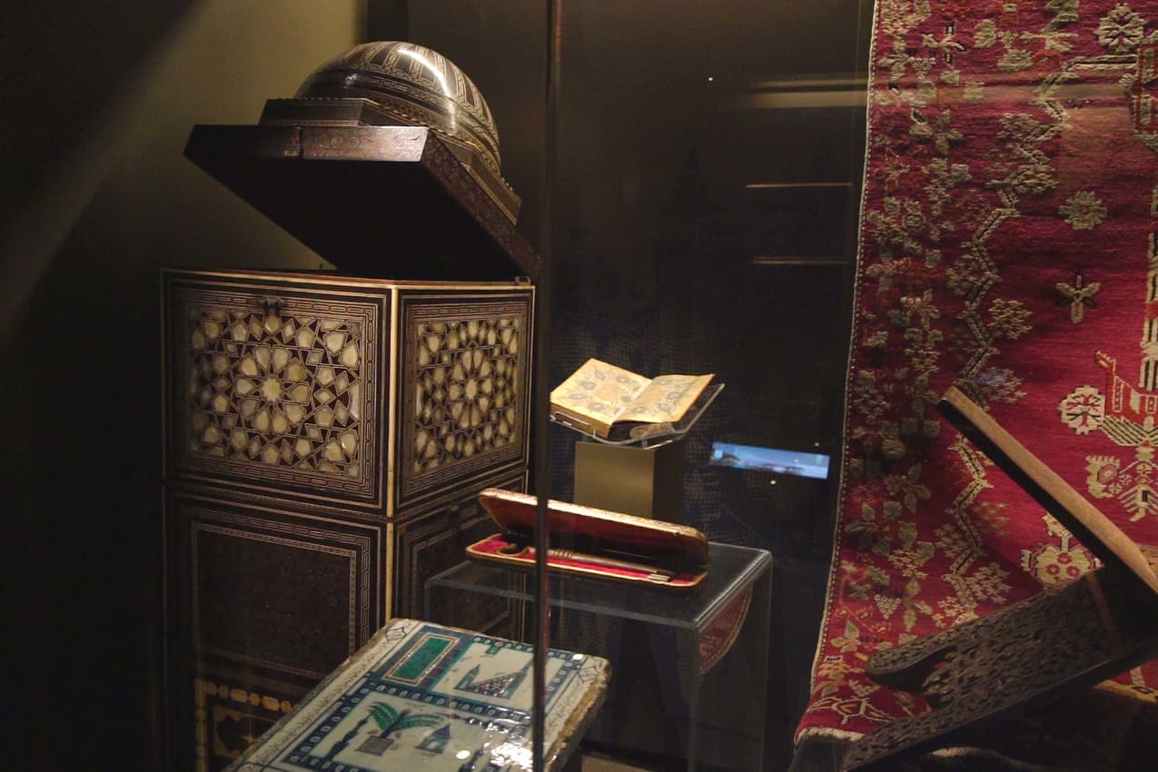 Istanbul Airport Museum Cloth and Book