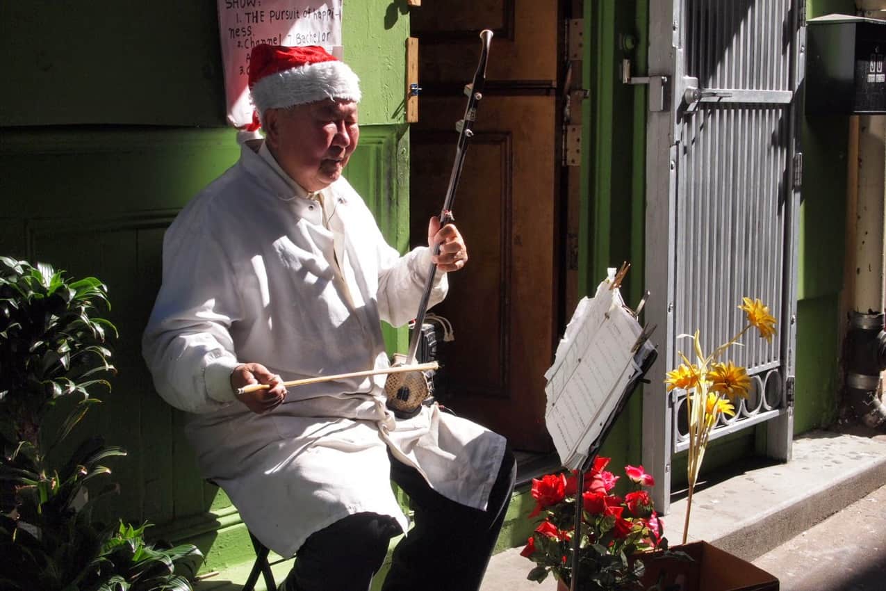 Chinatown santa plays the violin