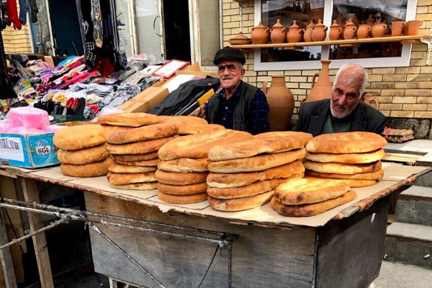 bread pottery vendors