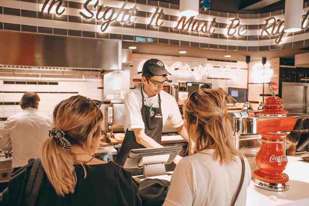 dining in a Porto burger joint