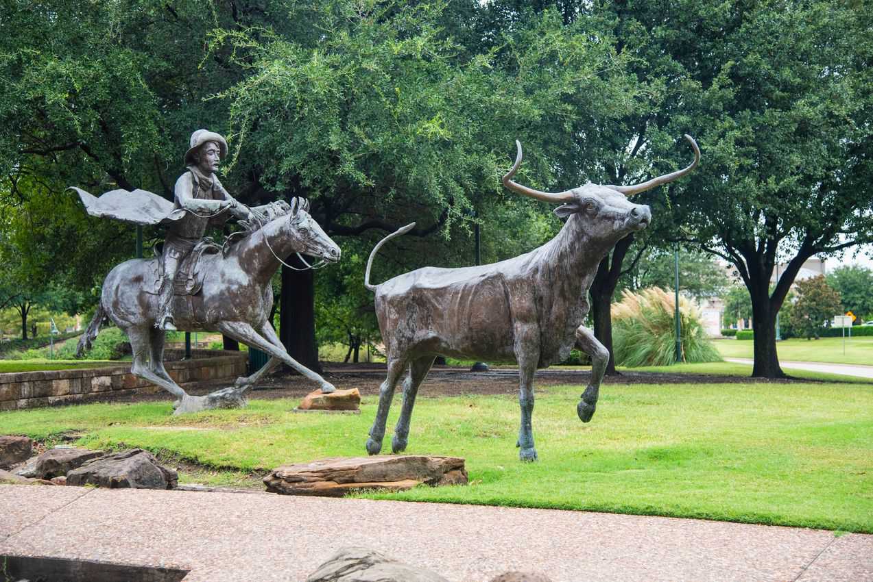 statue in Frisco TX