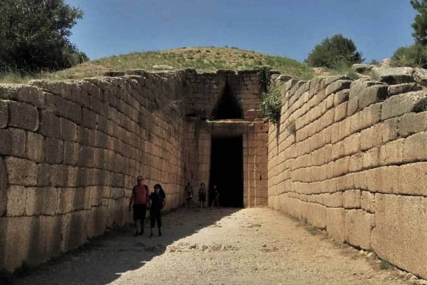 Dromos tomb mycenae