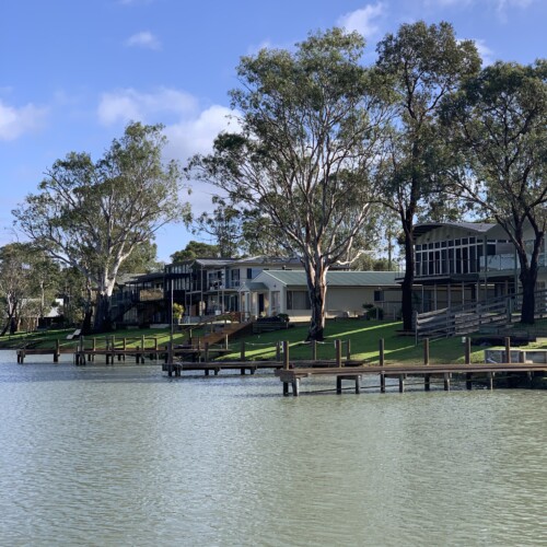 Holiday Homes on the Murray river Australia