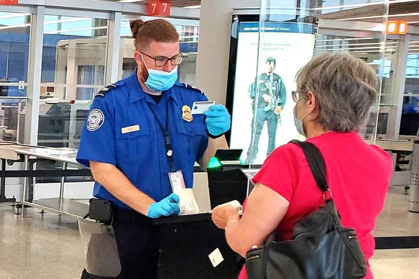 TSA agent not properly wearing a mask