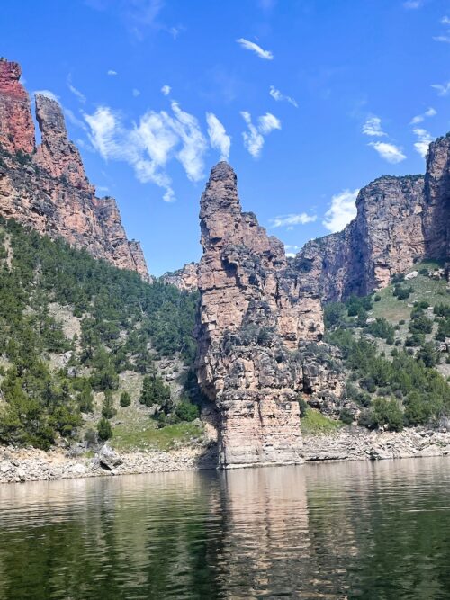 Bighorn Lake is lined with colorful cliffs, interesting rock formations and breathtaking scenery.
