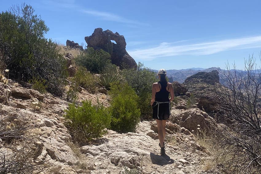 hike_superstition_mountains