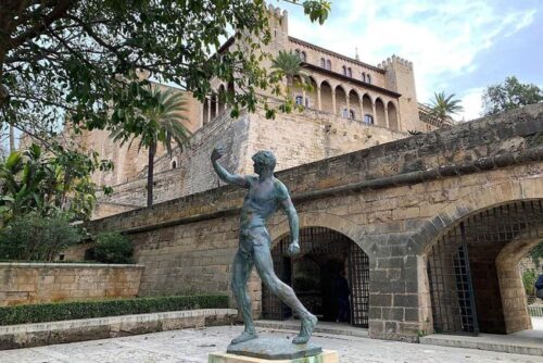 A stone slinger statue stands in Palma, Mallorca.
