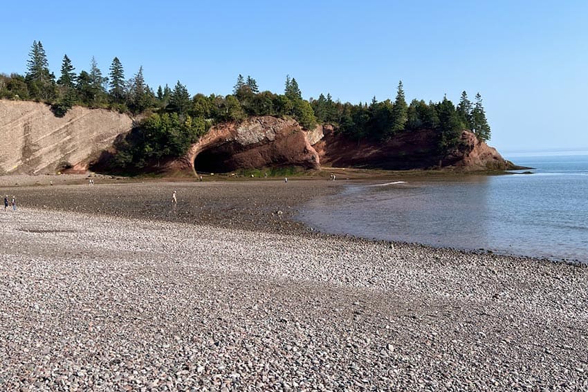 You can explore the massive red sandstone sea caves at low tide, and kayak around them at high tide © S. Kurtz